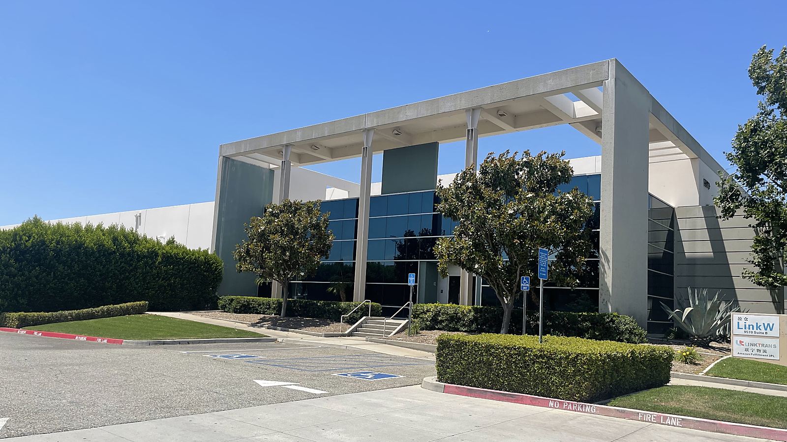 Los Angeles ①, CA facility